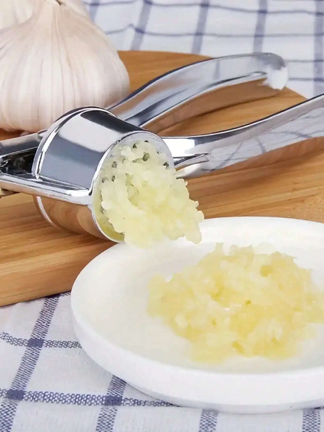 1PC Stainless Steel Garlic Press – Easy to Use & Washable-4